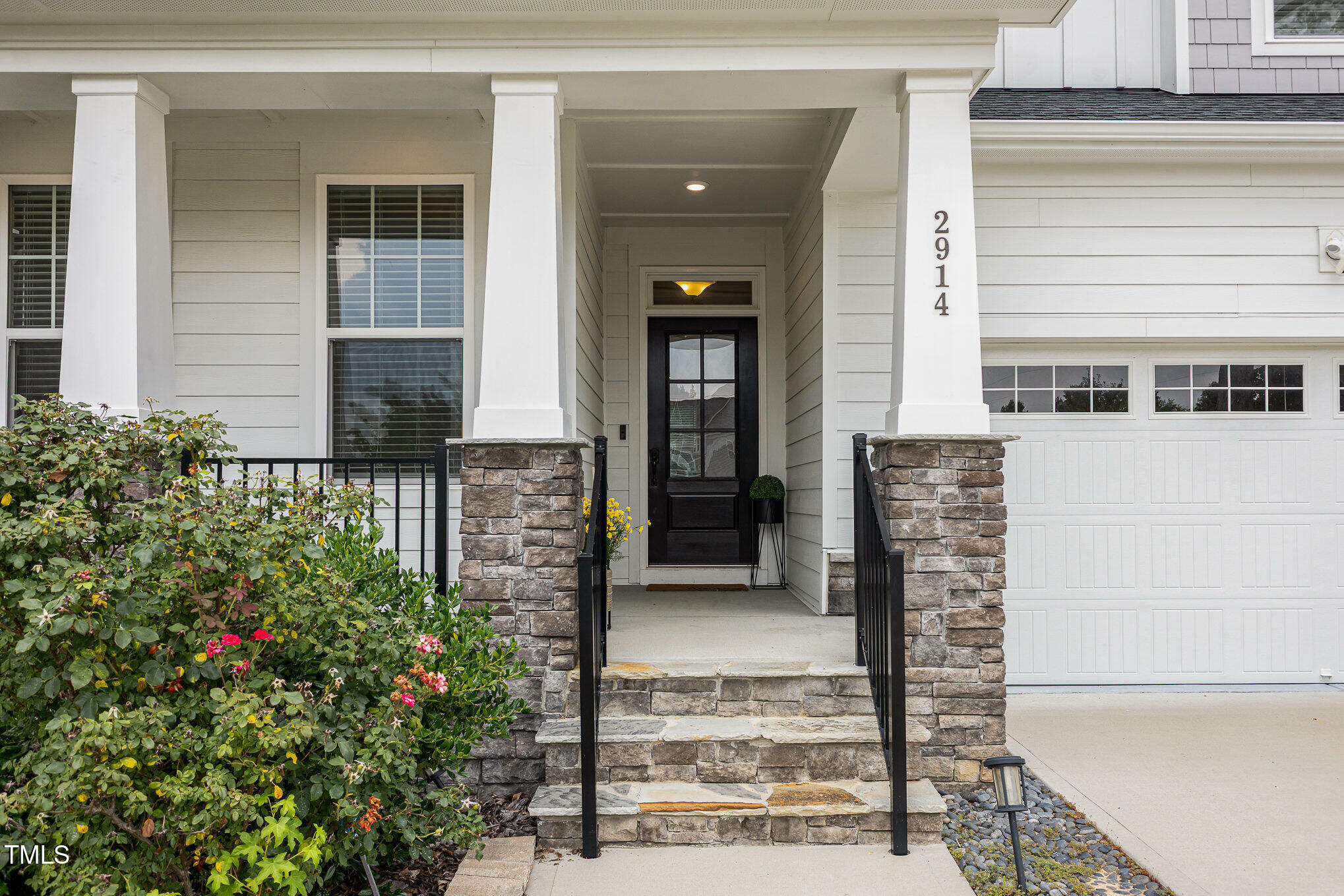 Property Photo: 2914 Farmhouse Drive NC 27502