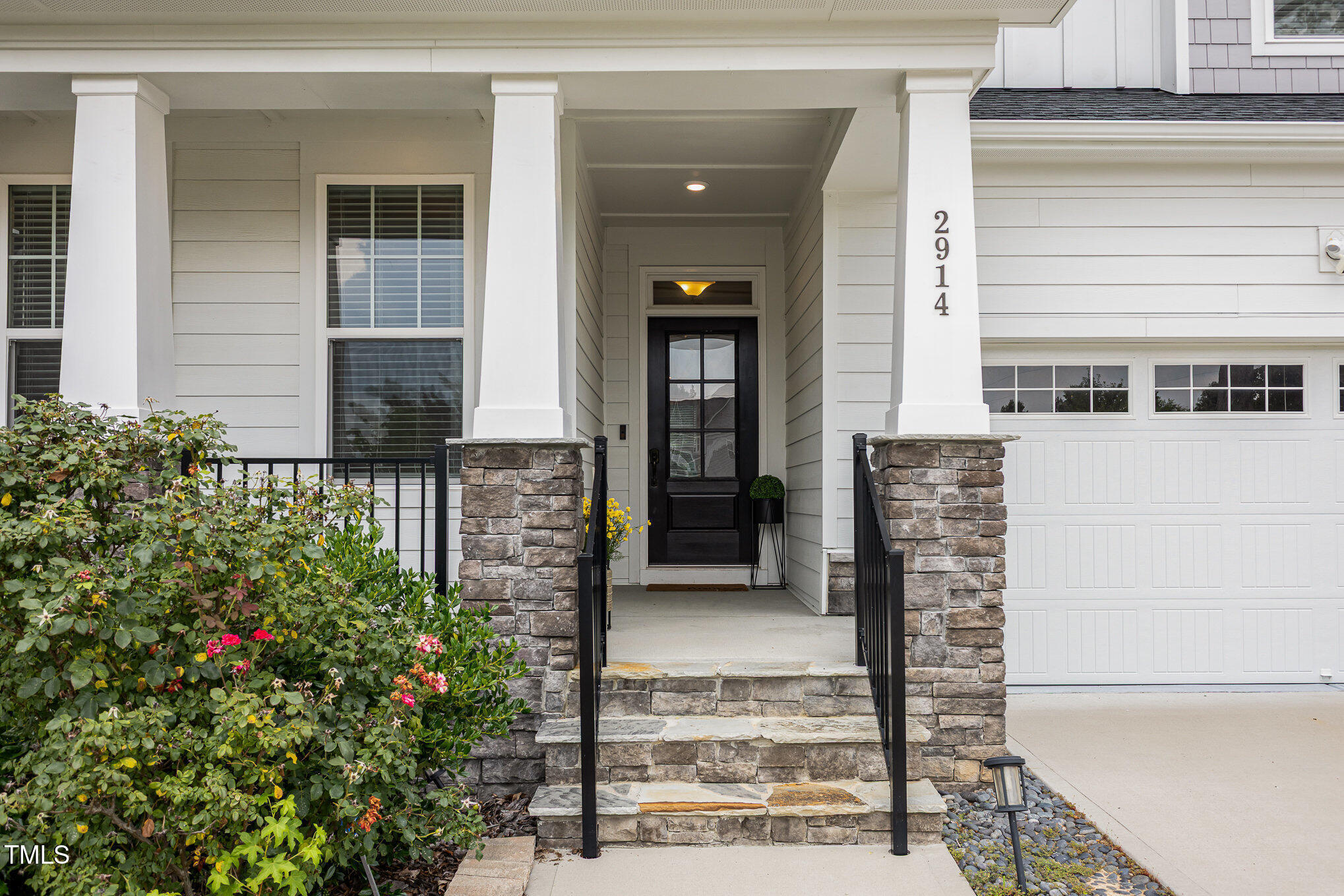 Property Photo: 2914 Farmhouse Drive NC 27502
