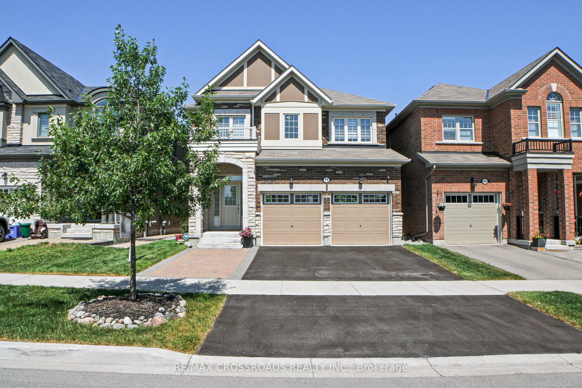 Property Photo: 15 Littlebeck Crescent ON L1P 0G3