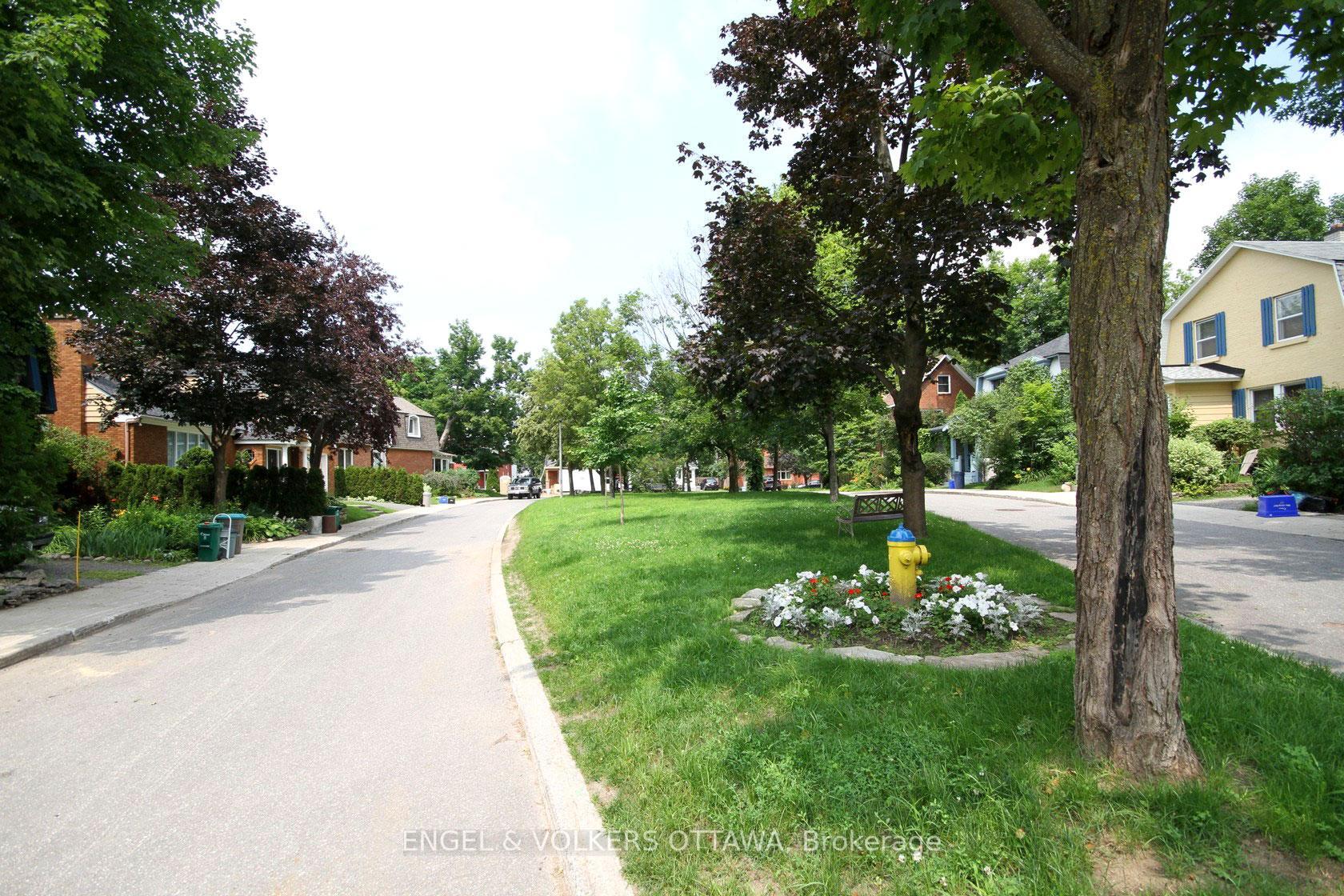 Property Photo: 6 Rock Avenue ON K1M 1A6