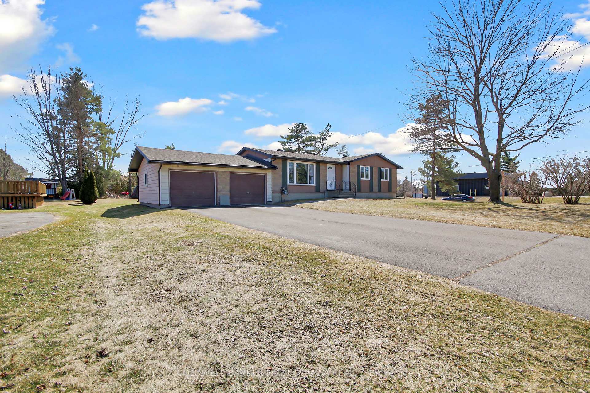 Property Photo: 7020 Parkway Road ON K4P 1A7