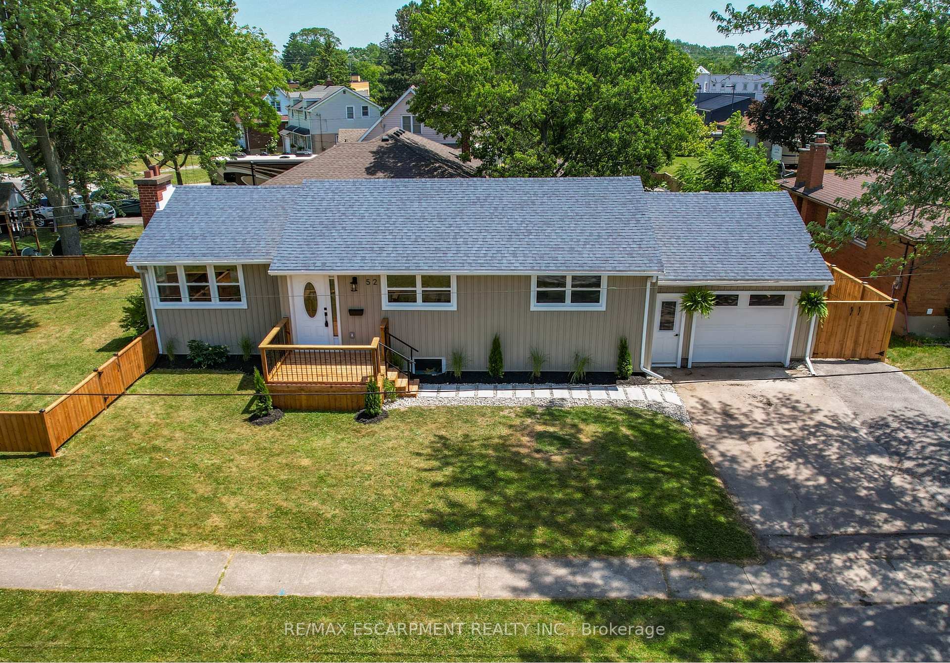 Photo de la propriété: 52 Valencourt Drive ON L3C 1M8