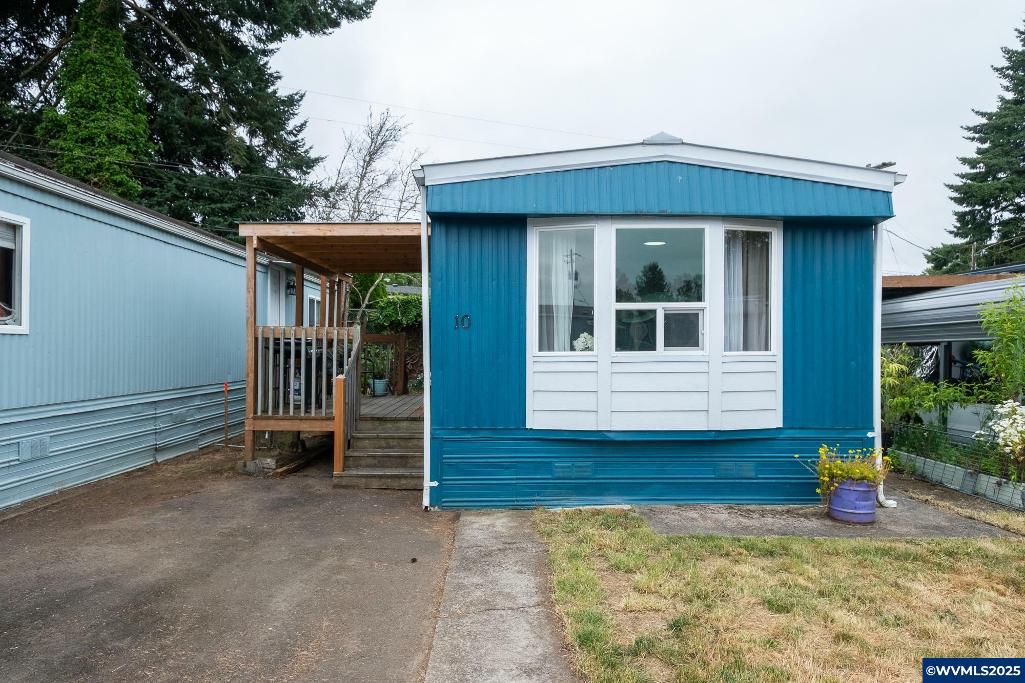 Property Photo: 2010 SW 3rd St #10 OR 97333