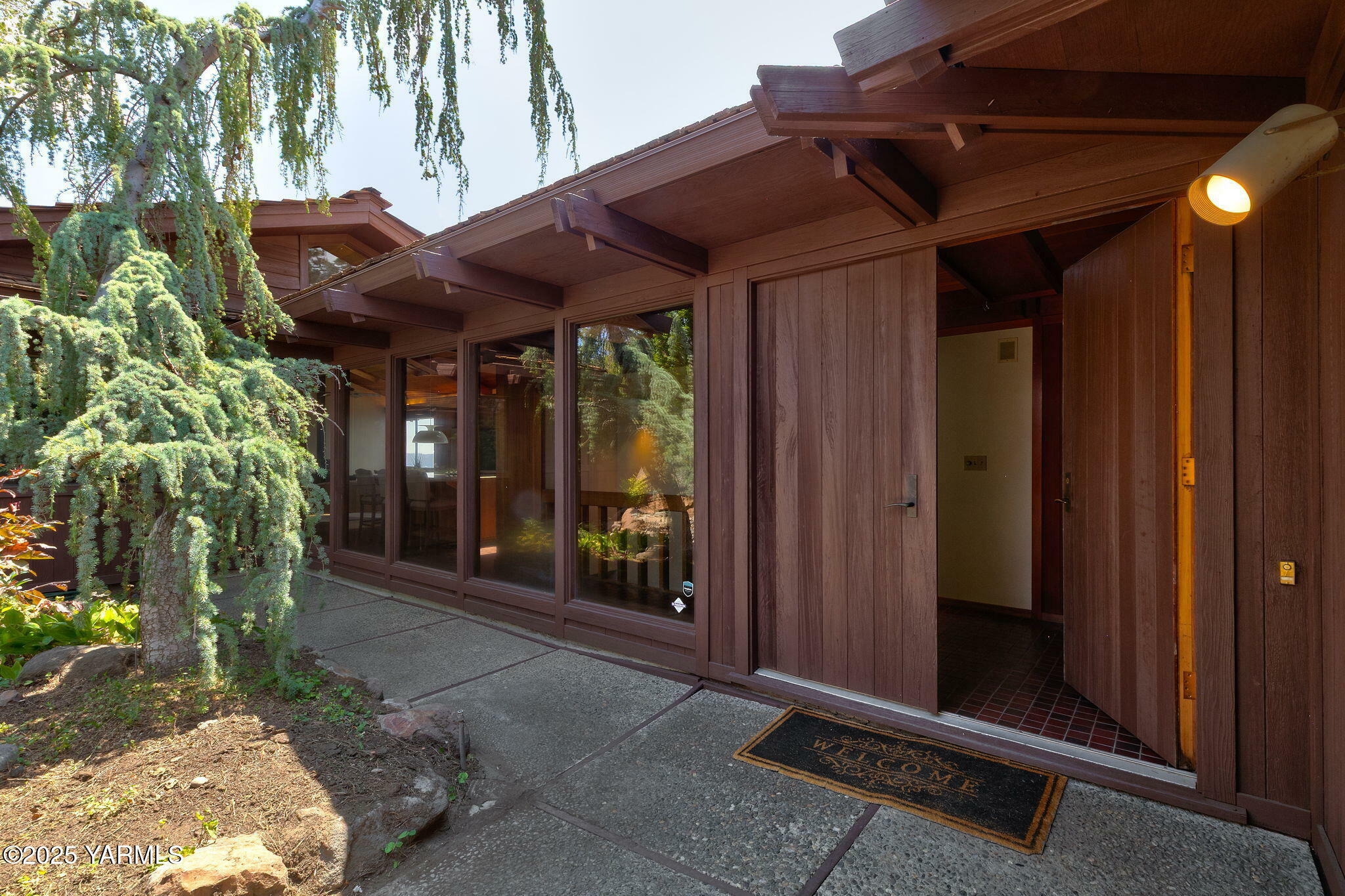 Property Photo:  403 N 80th Lp  WA 98908 