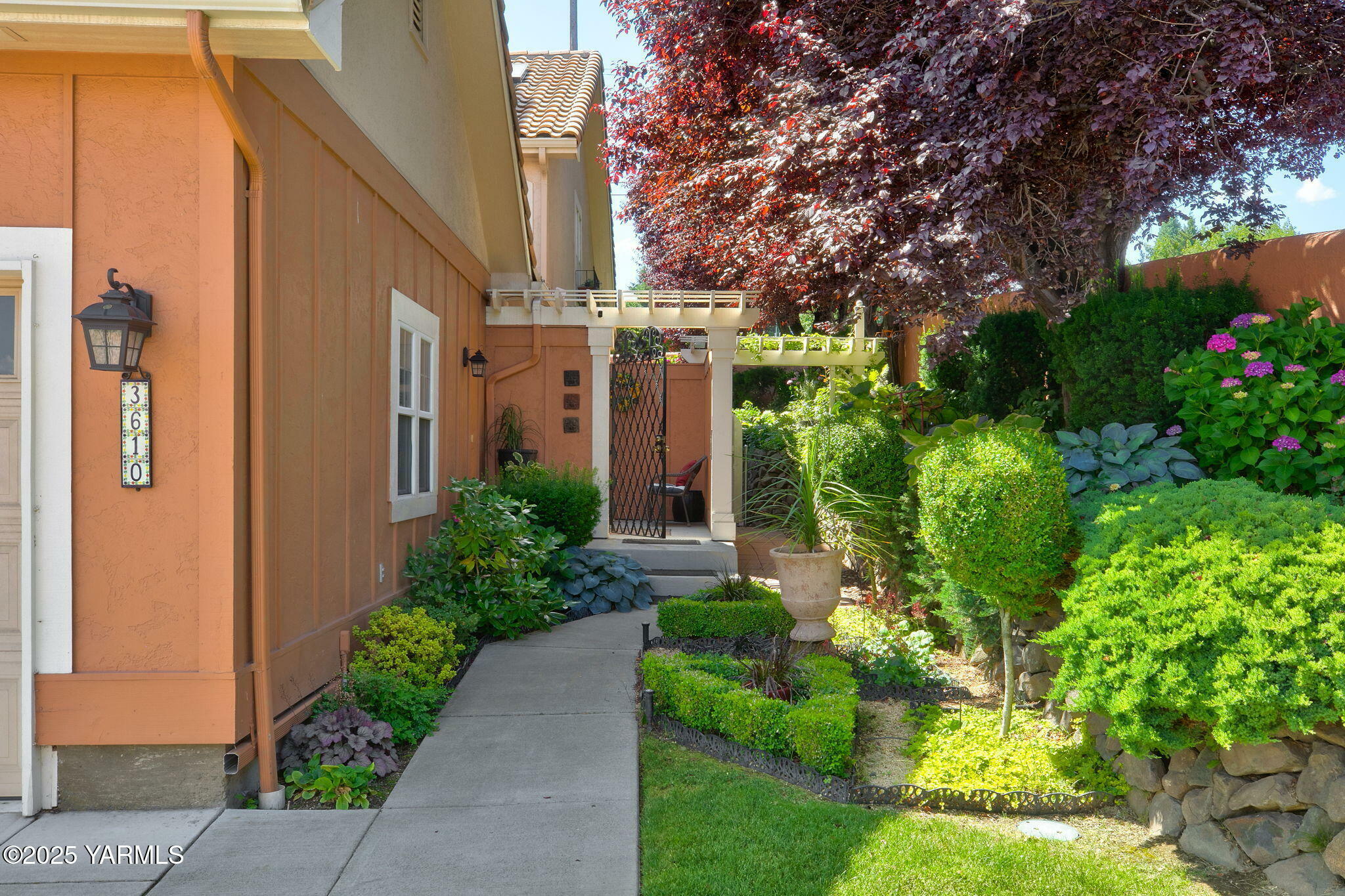 Property Photo:  3610 Messina Dr  WA 98902 