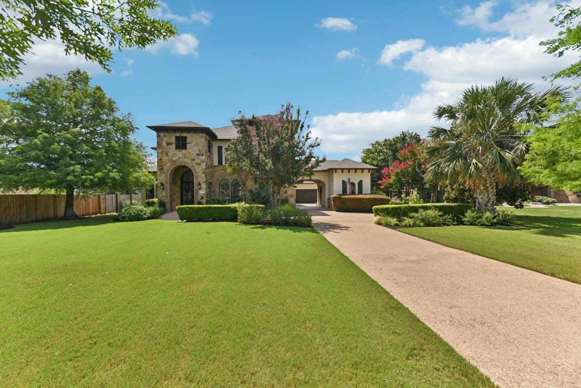 Property Photo: 1108 Lakewood Hills Terrace TX 78732