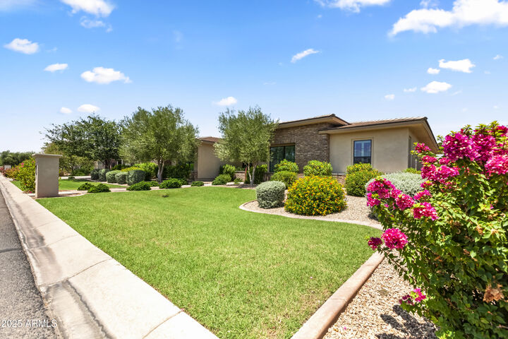 Property Photo: 2754 E Kingbird Drive AZ 85297