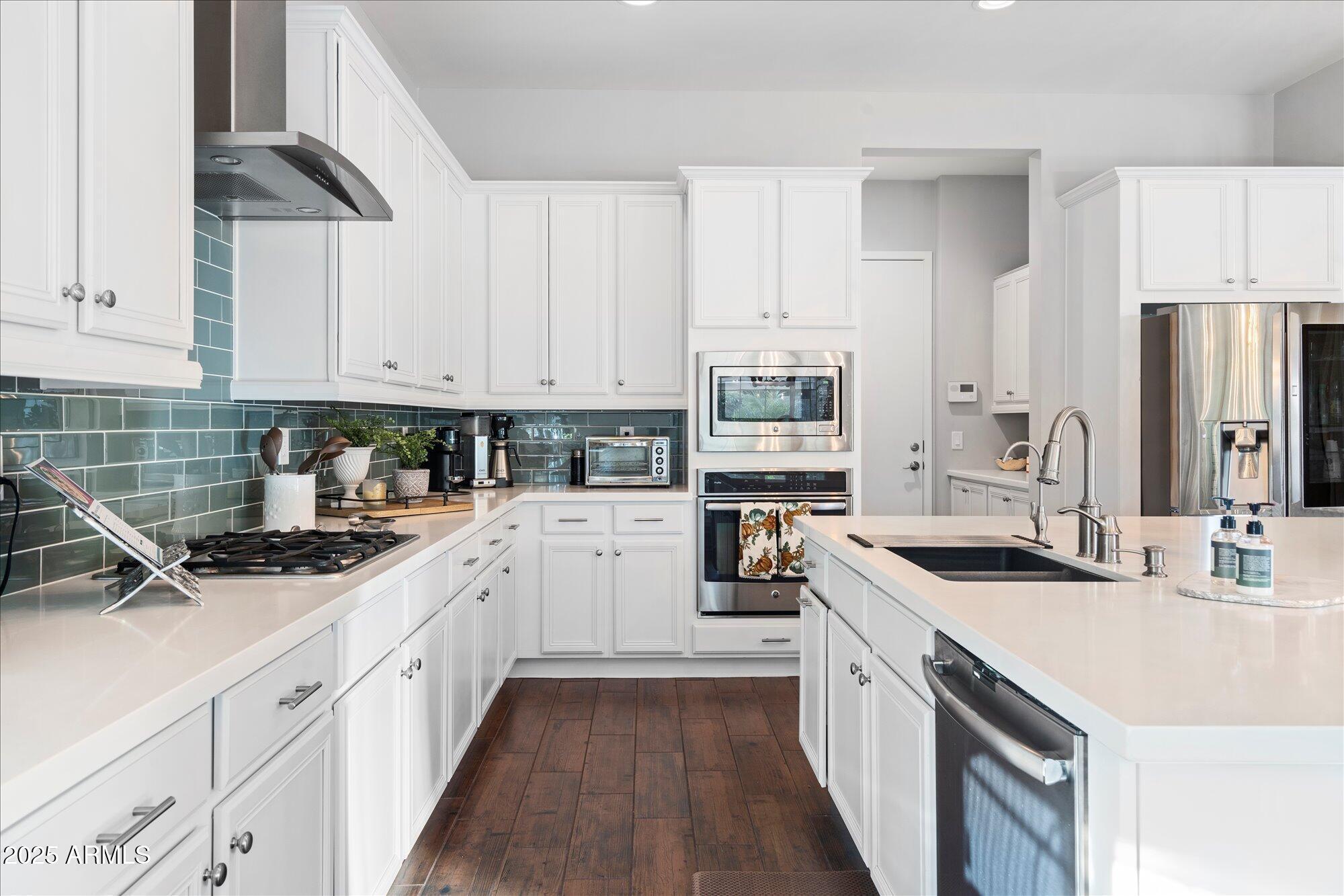 Property Photo: 4615 E Navigator Lane AZ 85050