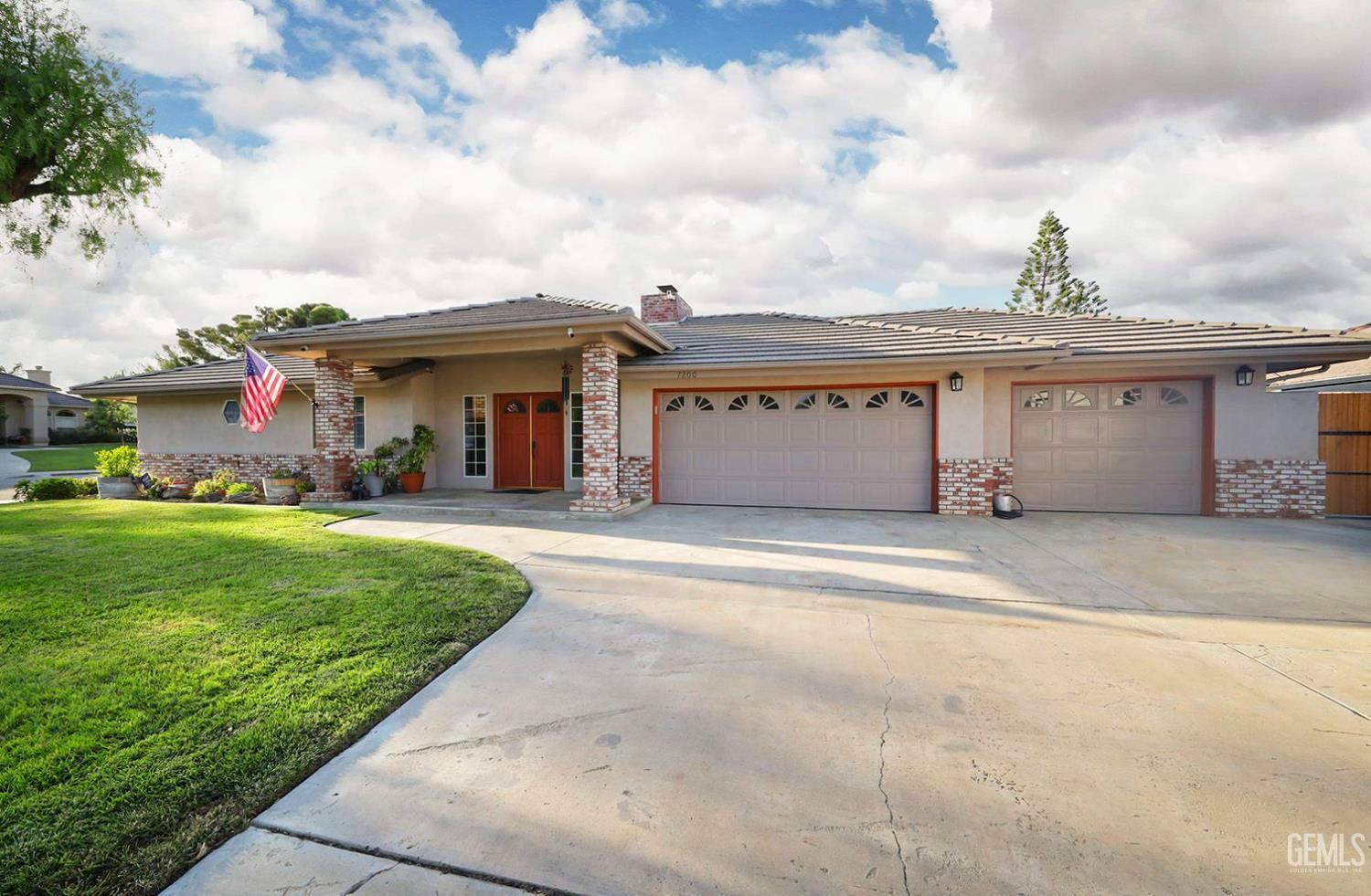 Property Photo:  7200 Clifftop Way  CA 93306 