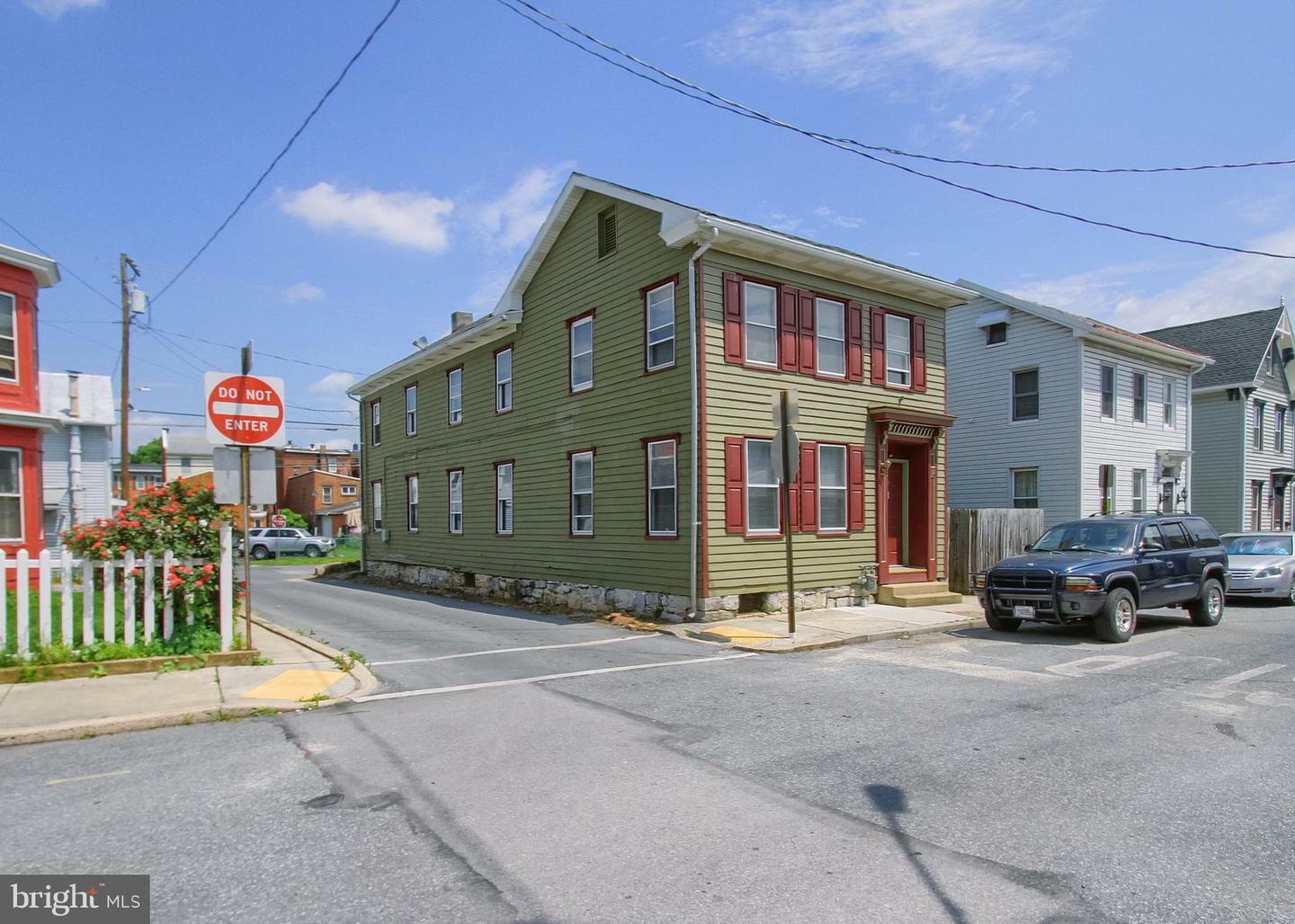 24 W Locust Street  Mechanicsburg PA 17055 photo
