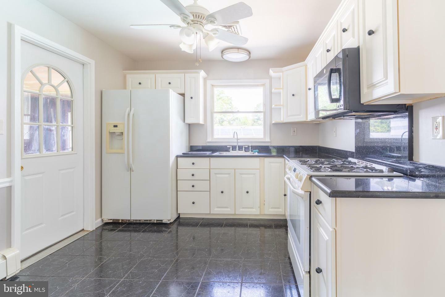 Property Photo:  8 Shelley La  NJ 08690 
