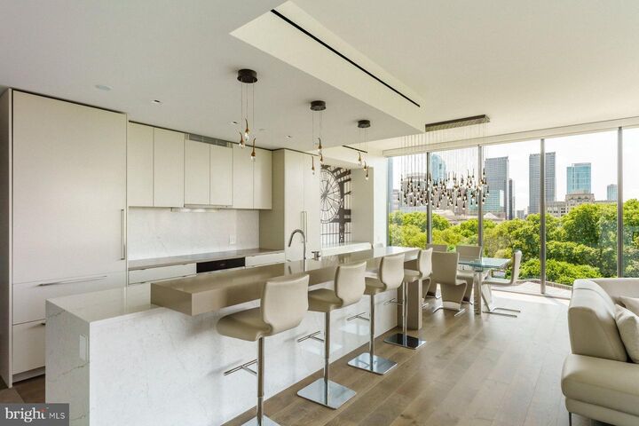 Property Photo:  2100 Hamilton Street 6A  PA 19130 