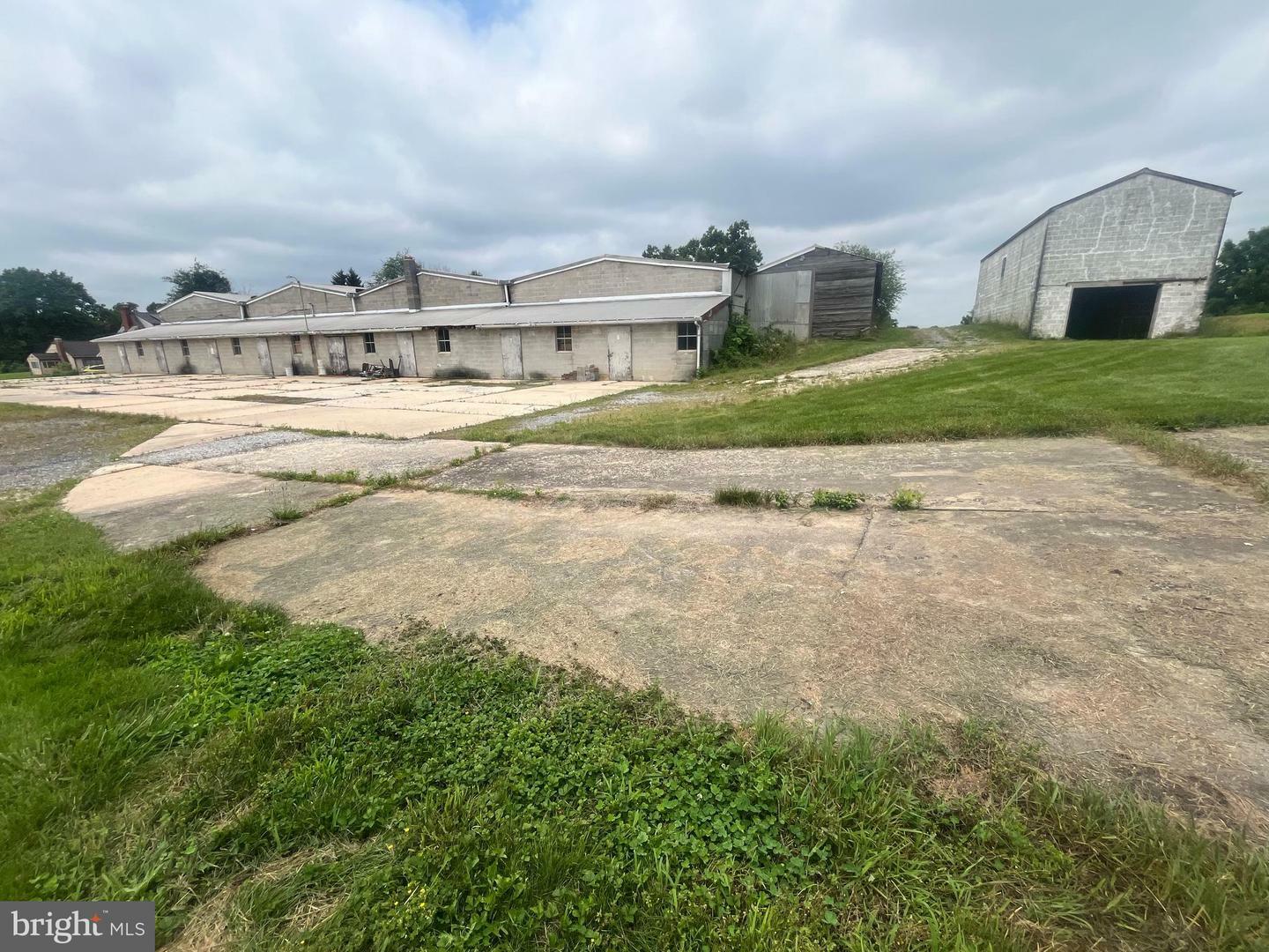 Property Photo: 109 Chandler Mill Road PA 19348