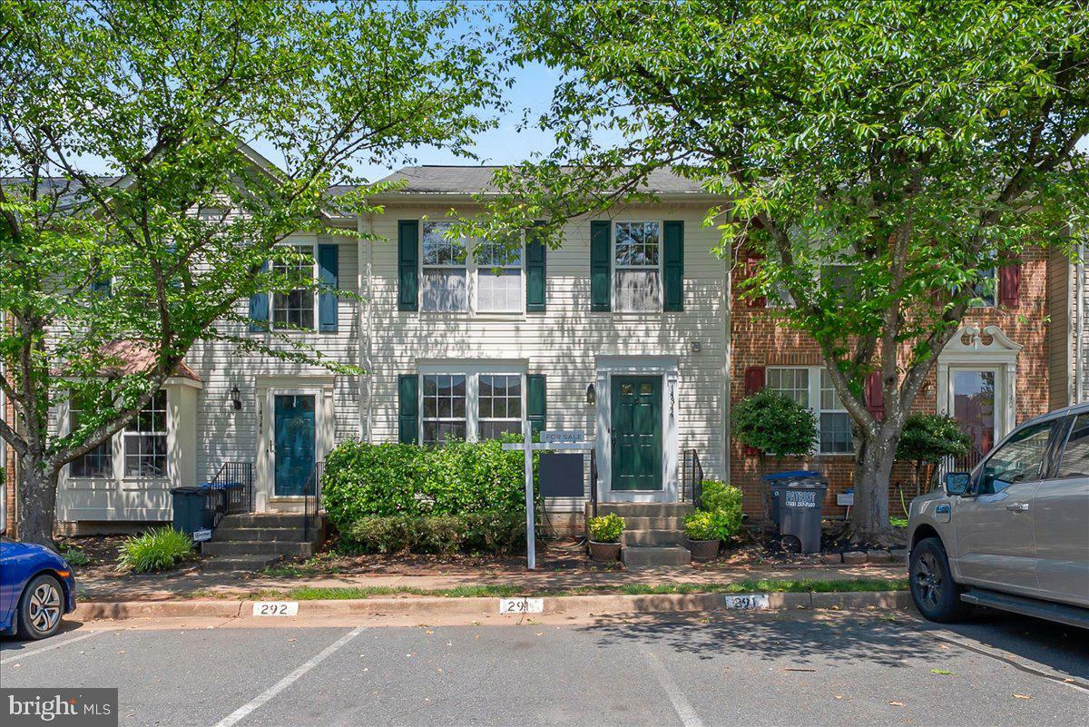 Property Photo: 14344 Papilion Way VA 20121