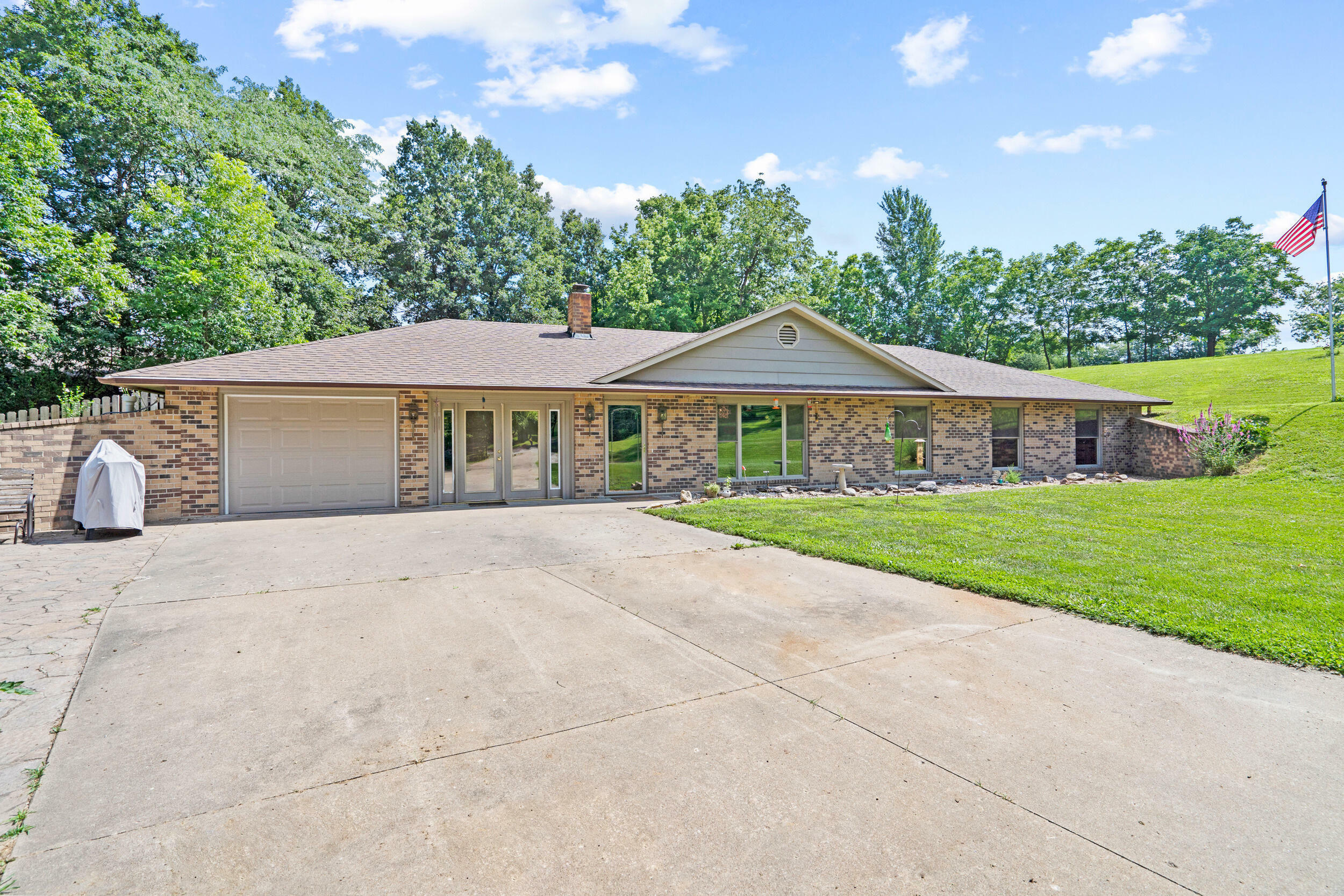 Property Photo: 17915 Scenic Dr MO 65233
