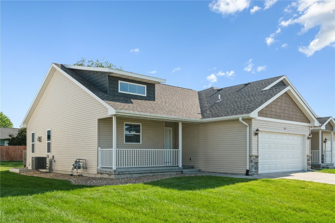 Property Photo: 914 Deer Run Drive NE IA 52402
