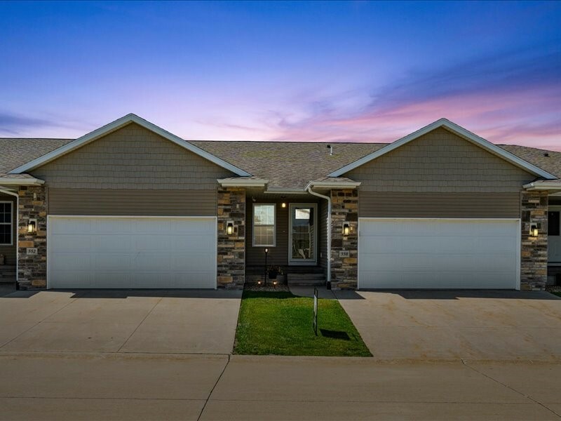 550 Meadow Oak Circle  Fairfax IA 52228 photo