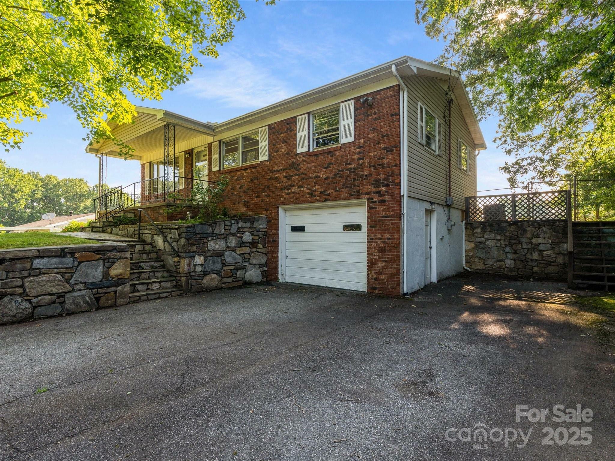 Property Photo: 21 Cedar Hill Circle NC 28806