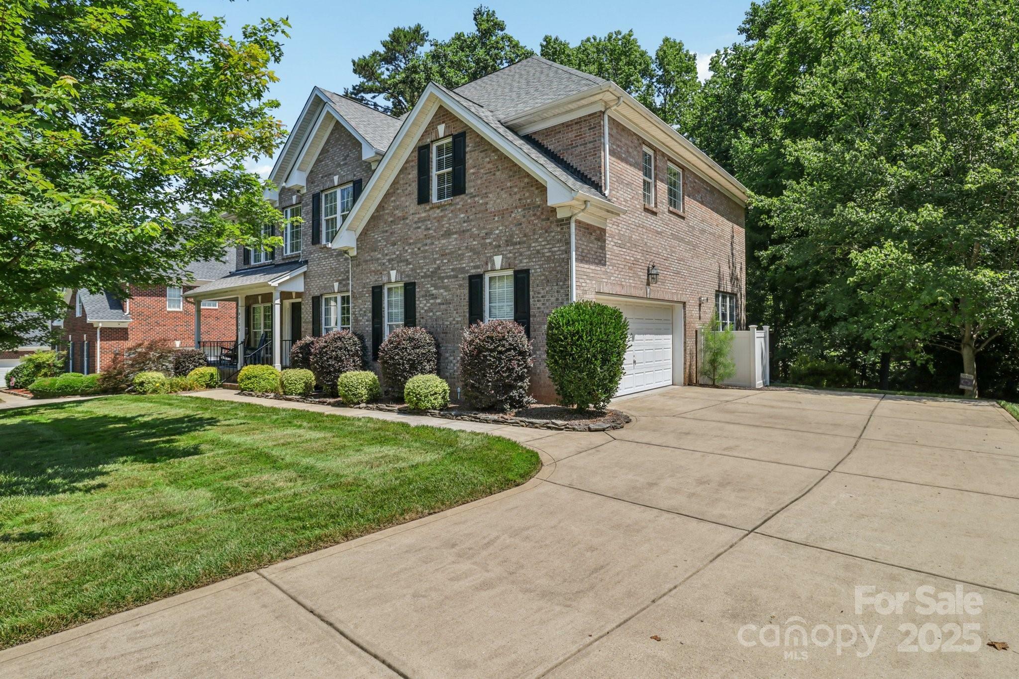 Property Photo: 9735 Devonshire Drive NC 28078