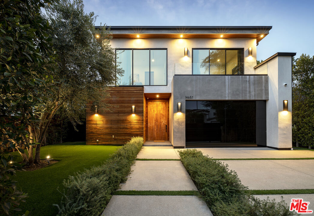Property Photo: 14657 Addison St CA 91403