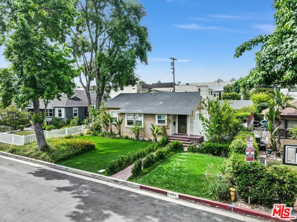 Property Photo: 13964 La Maida St CA 91423