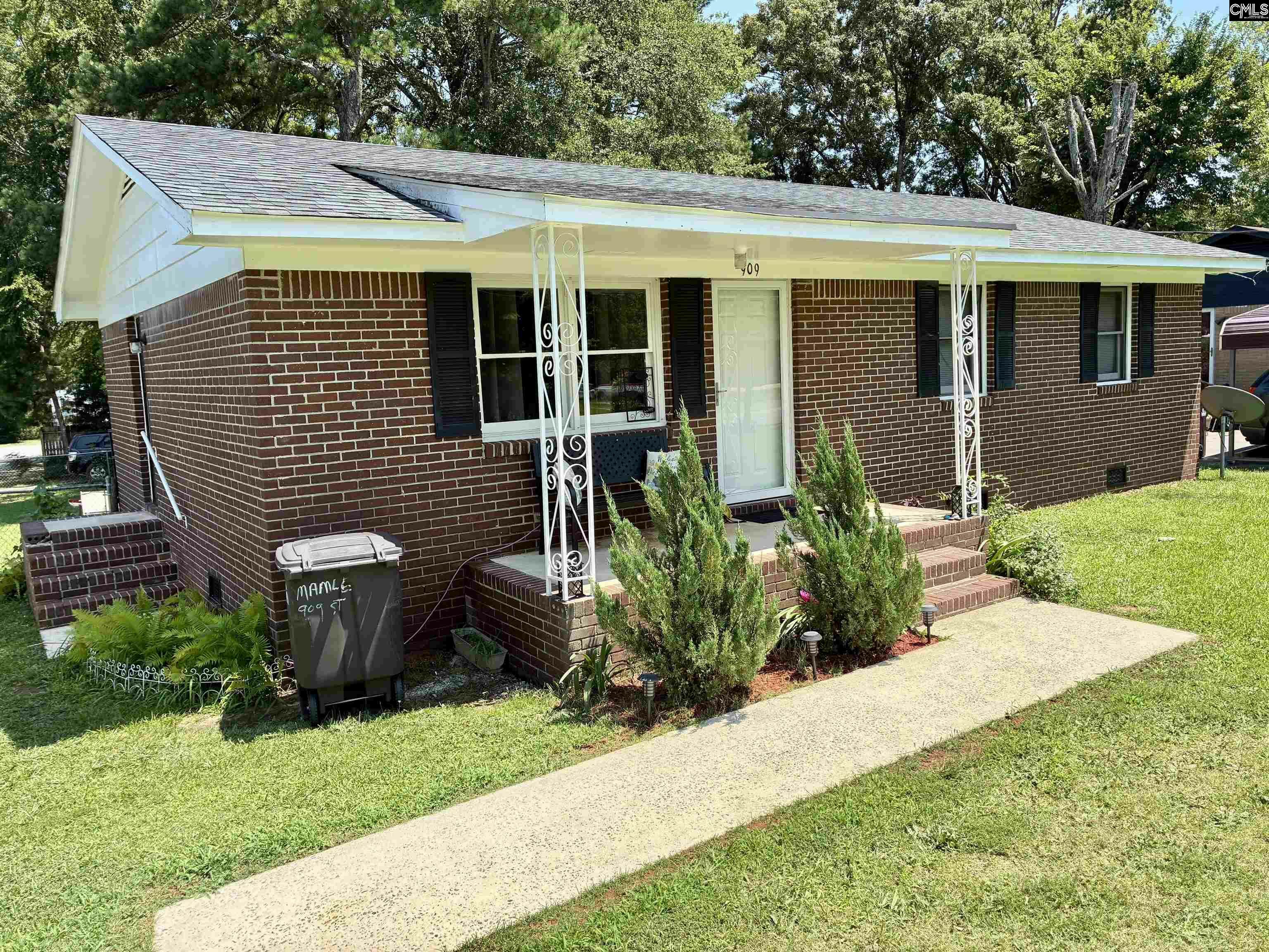 Property Photo: 909 Mamie SC 29108-9999