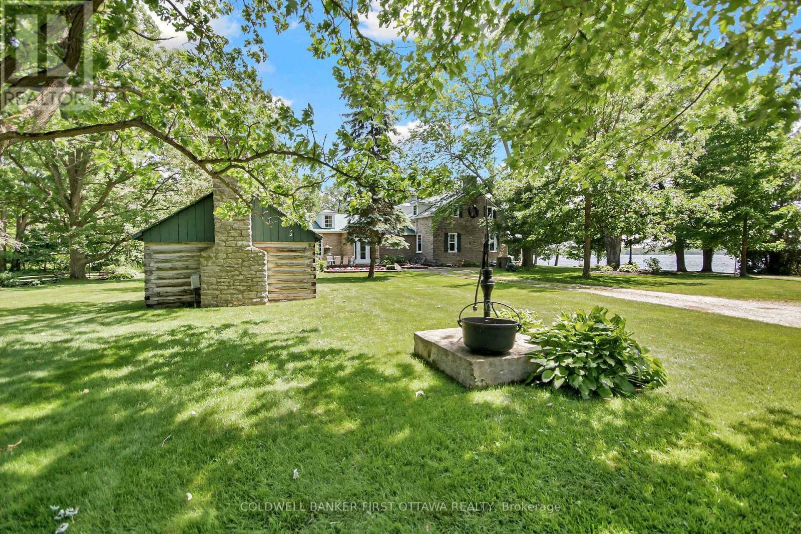 Photo de la propriété: 100 Loch End Road ON K7C 0S9