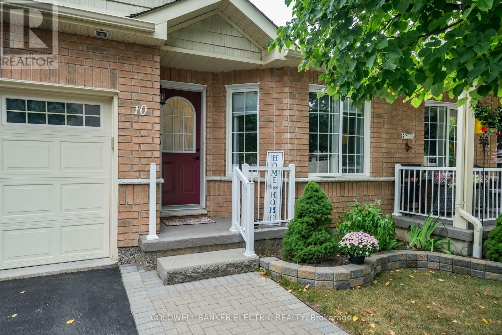 Property Photo: 861 Wentworth Street 10 ON K9J 8R7