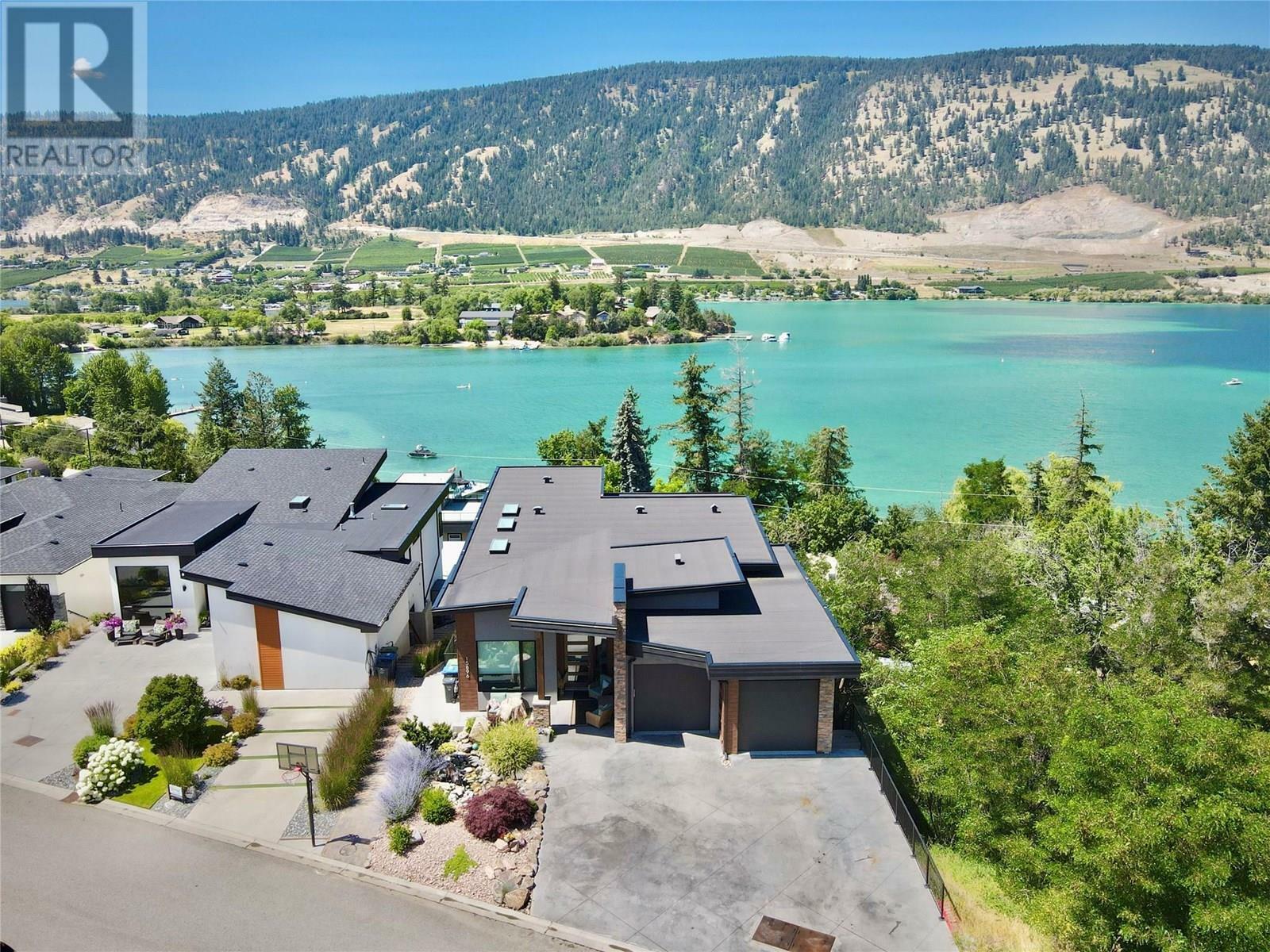 Photo de la propriété:  15896 Claridge Drive  BC V4V 2T6 