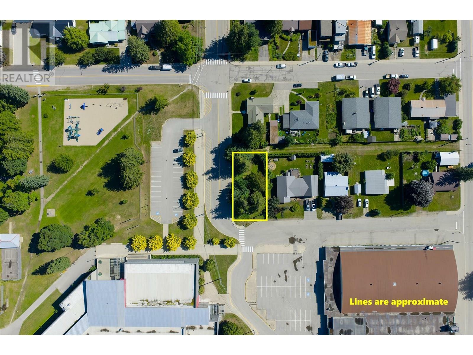 Property Photo:  500/502 Tenth Street  BC V0E 2S0 