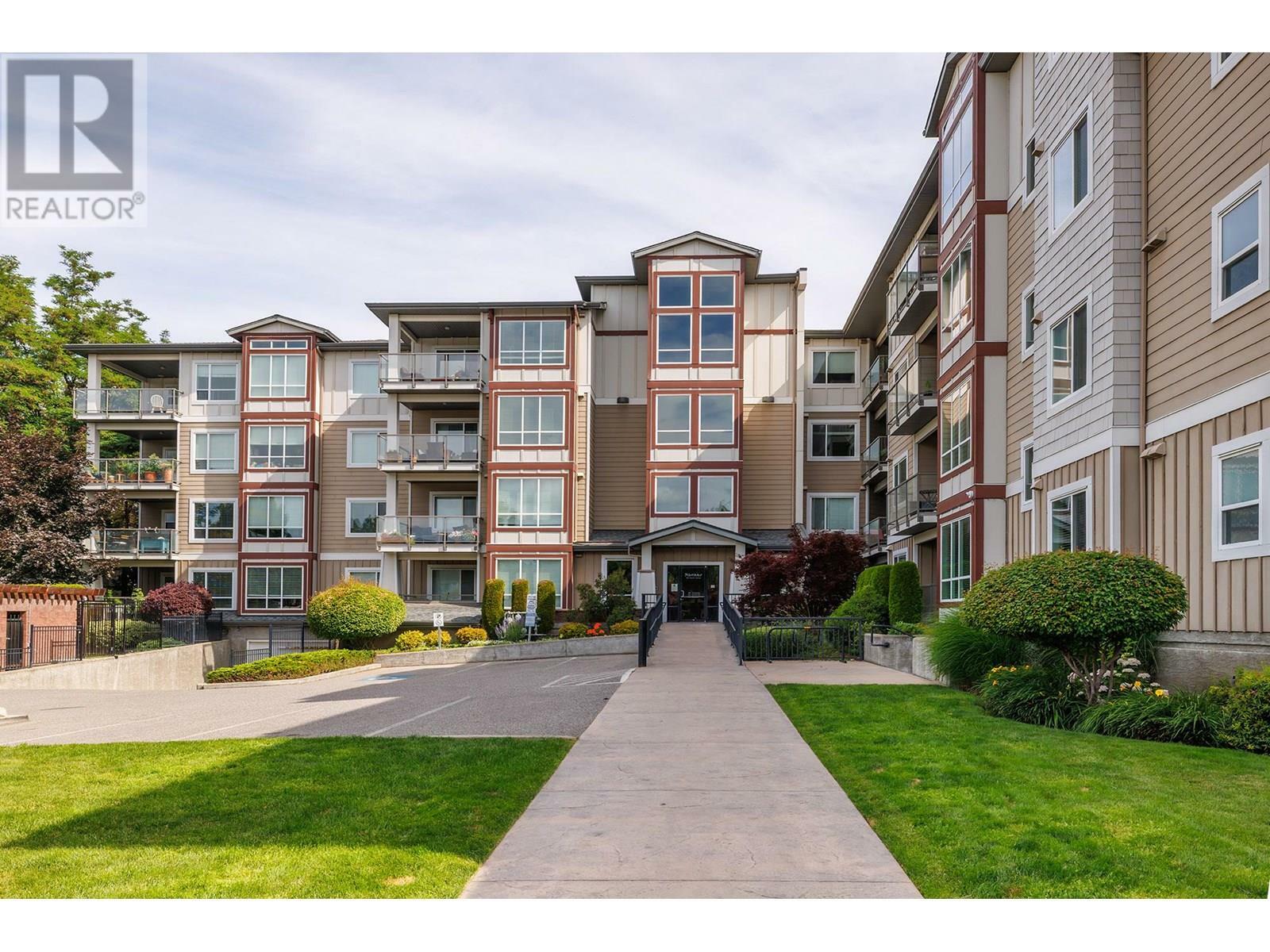 Property Photo: 850 Saucier Avenue 411 BC V1Y 6A3