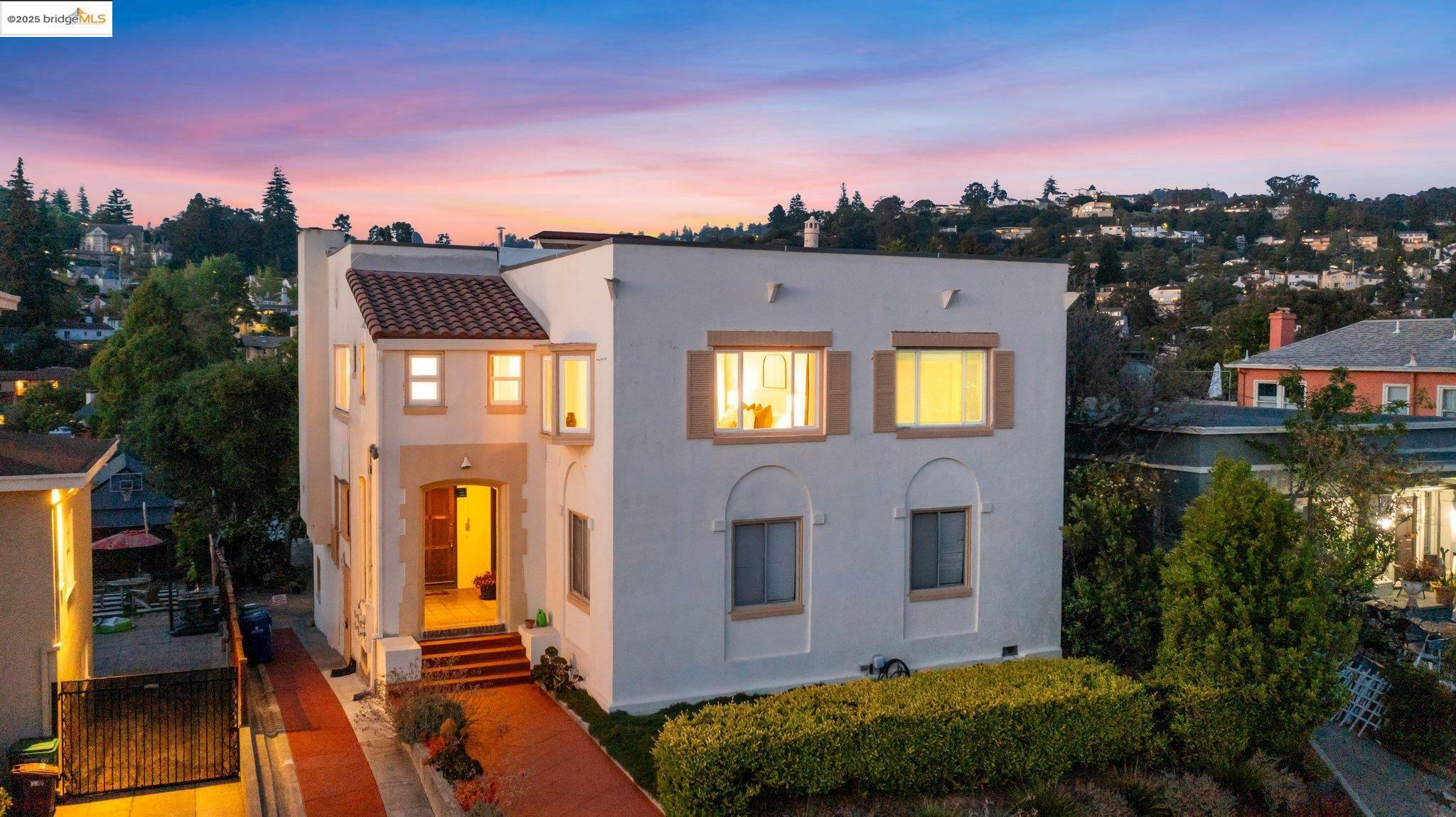 1222 Hollywood Ave  Oakland CA 94602 photo