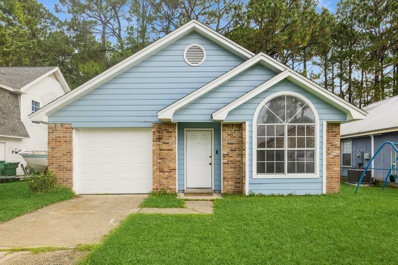 Property Photo: 3074 Yorktown Circle FL 32547