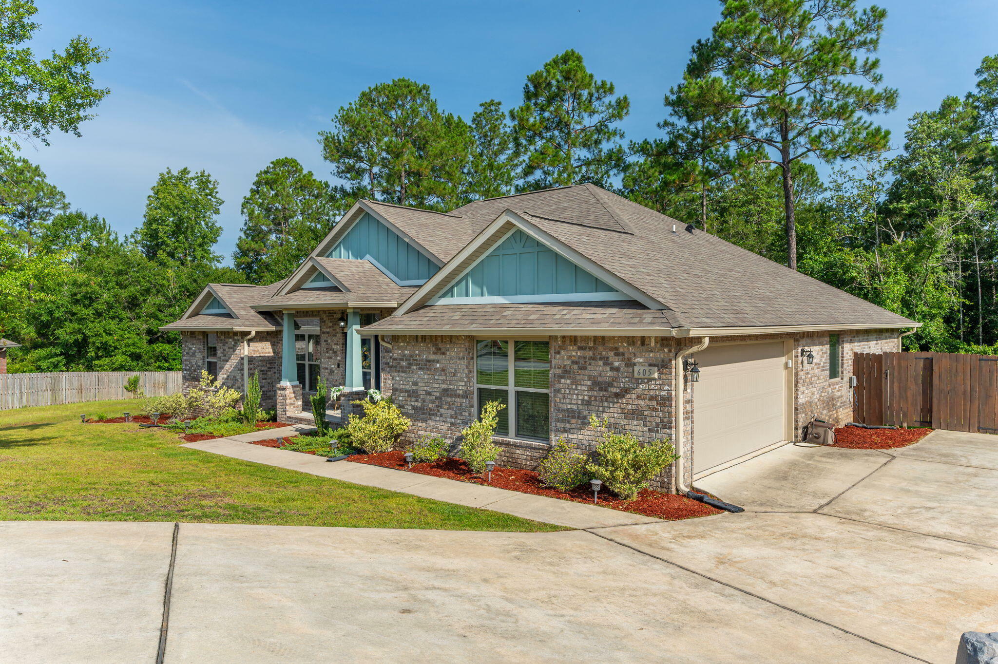 Property Photo:  605 Terrier Trail  FL 32536 