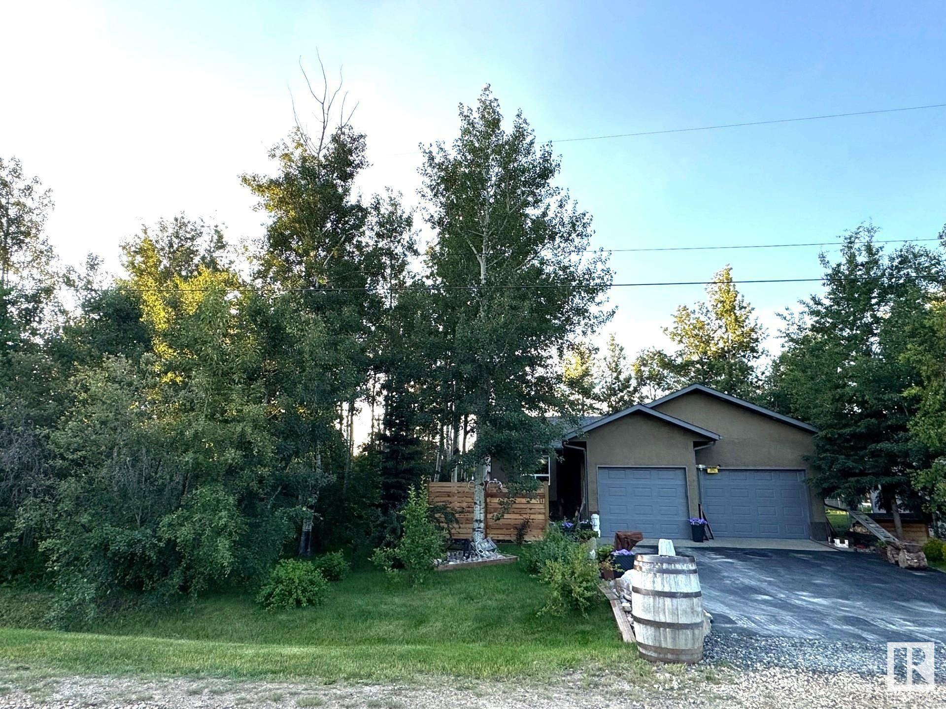 Property Photo: 4910 & 4914 50 Avenue AB T0E 0S0
