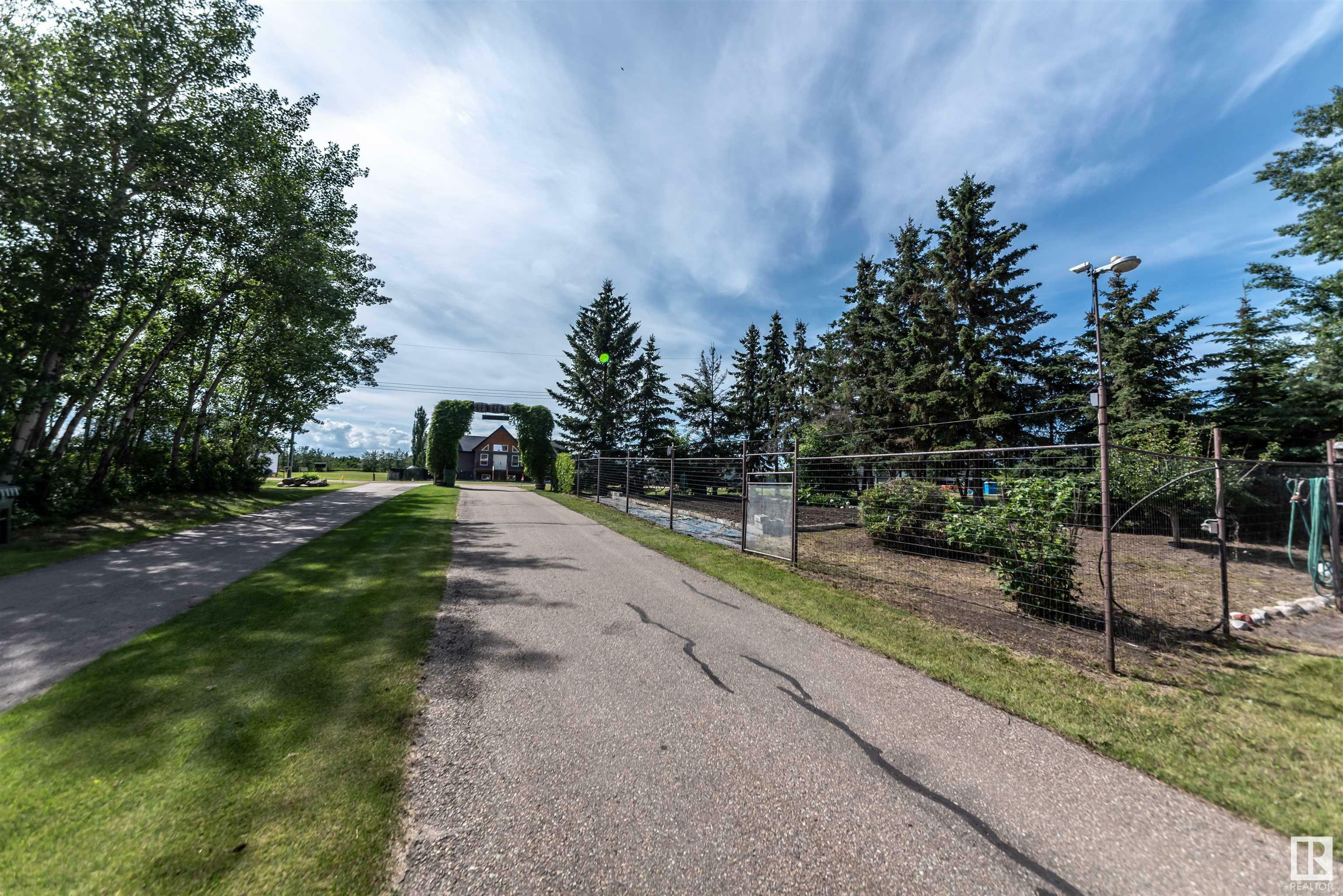 Property Photo: 5134 Everett Road AB T0E 1V0