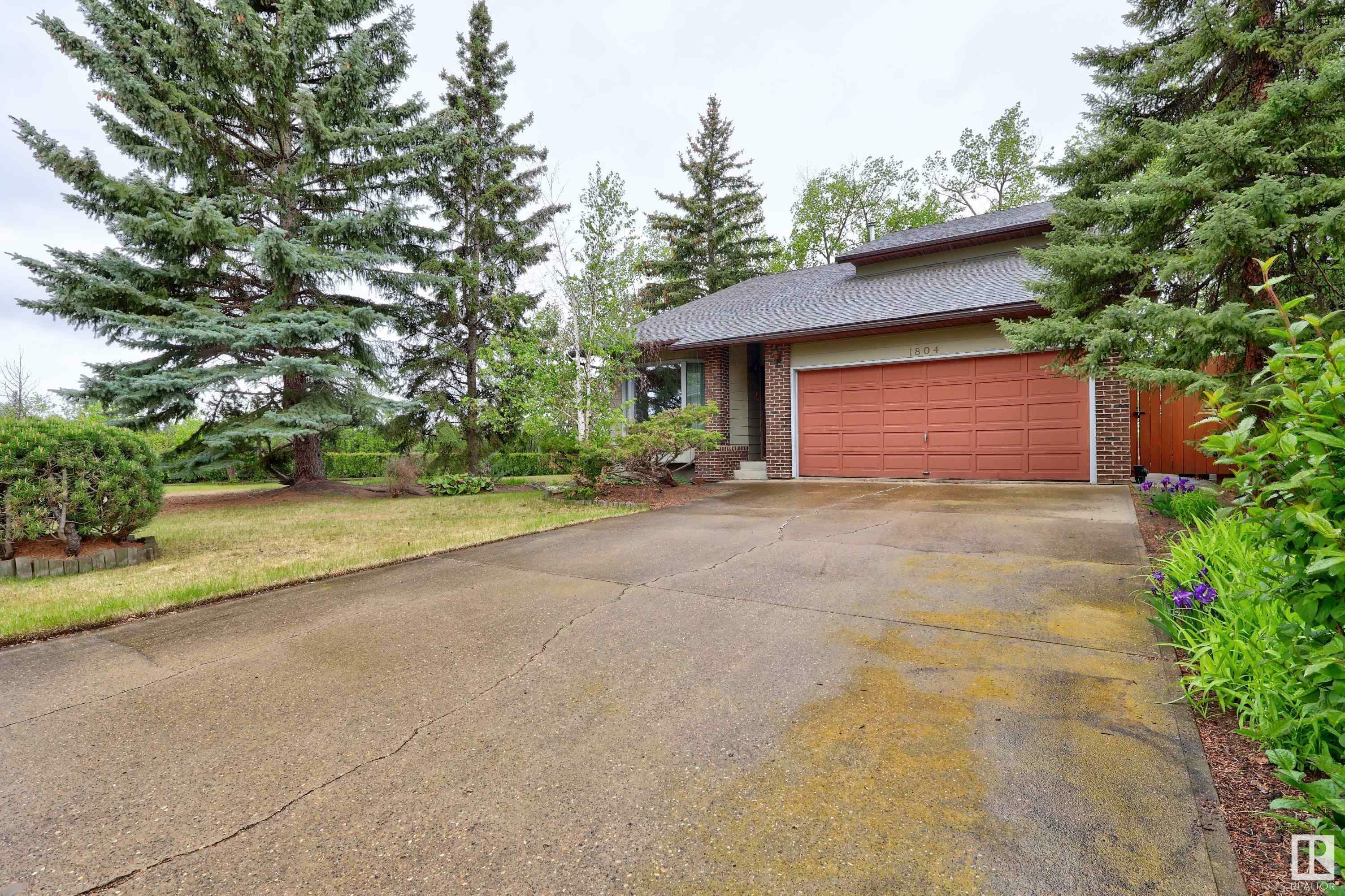 Property Photo: 1804 114 Street NW AB T6J 4V1