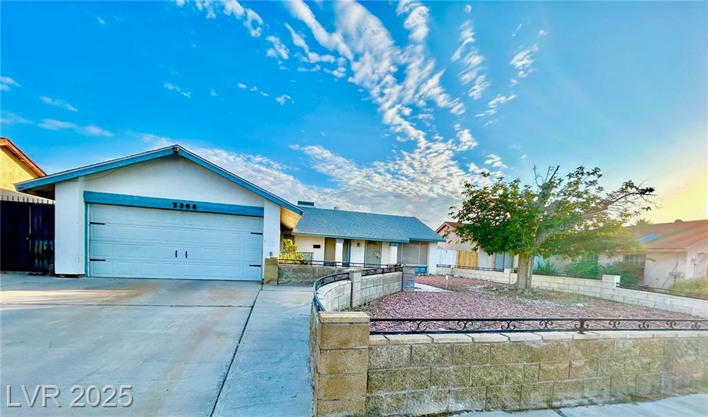 5368 Regal Avenue  Las Vegas NV 89146 photo