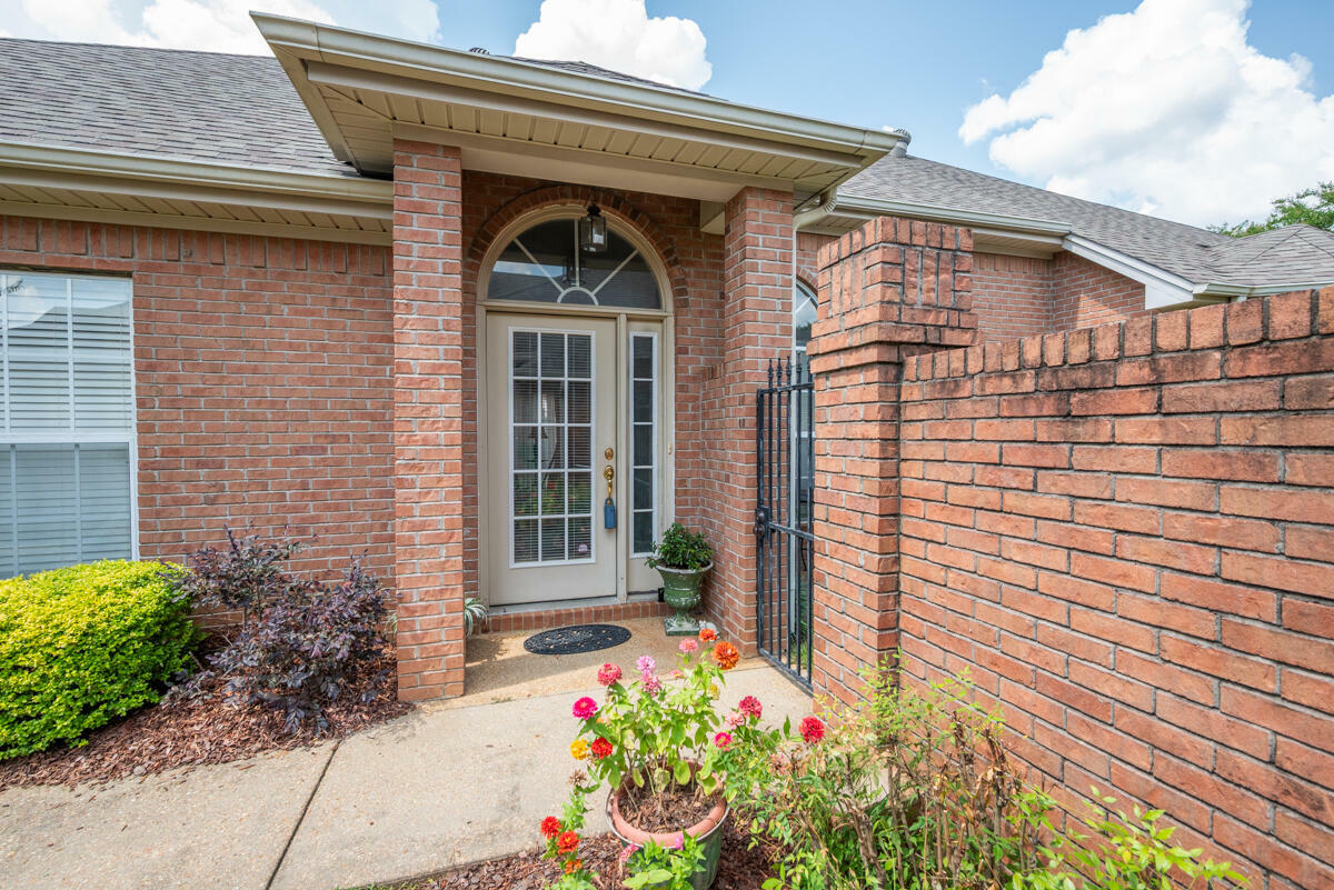Property Photo: 122 Dover Court MS 39759
