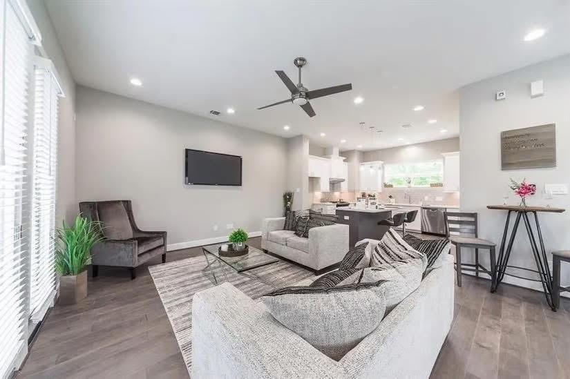Property Photo: 1329 Buescher Drive TX 77043