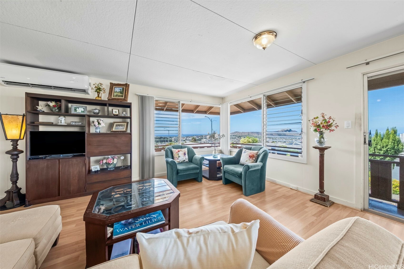1482 Kalaepohaku Street  Honolulu HI 96816 photo