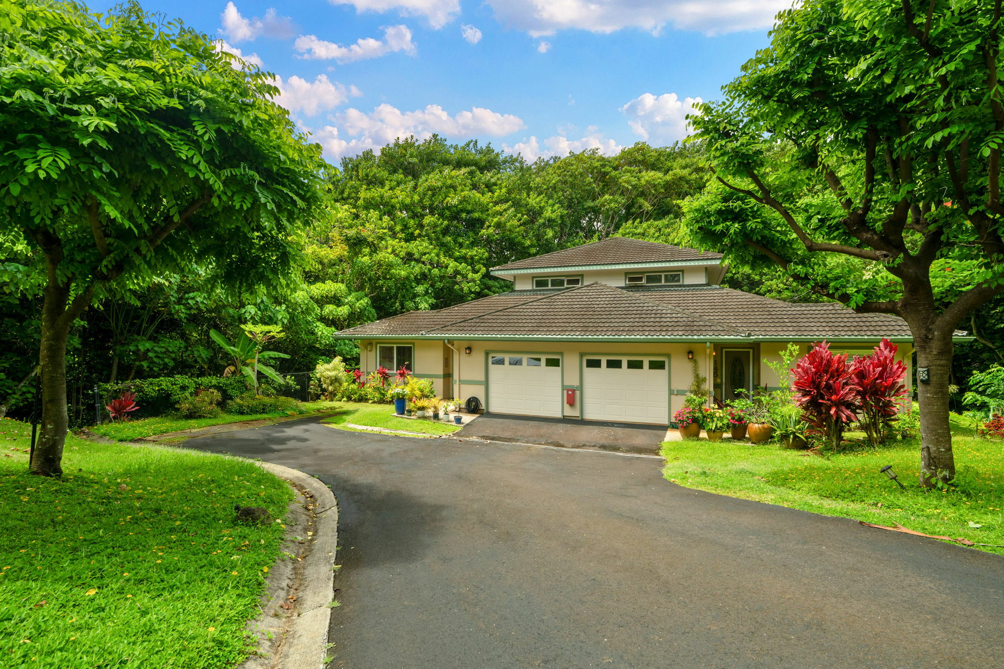 Property Photo: 2110 Kaneka St 46 HI 96766