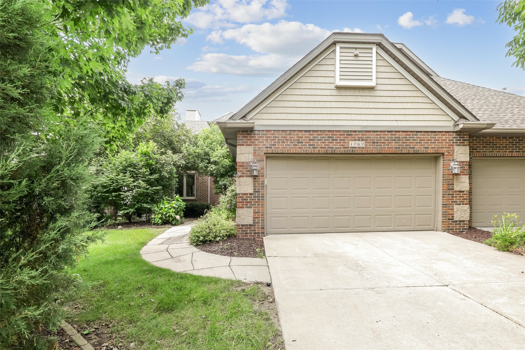 1069 Glen Oaks Drive  West Des Moines IA 50266 photo