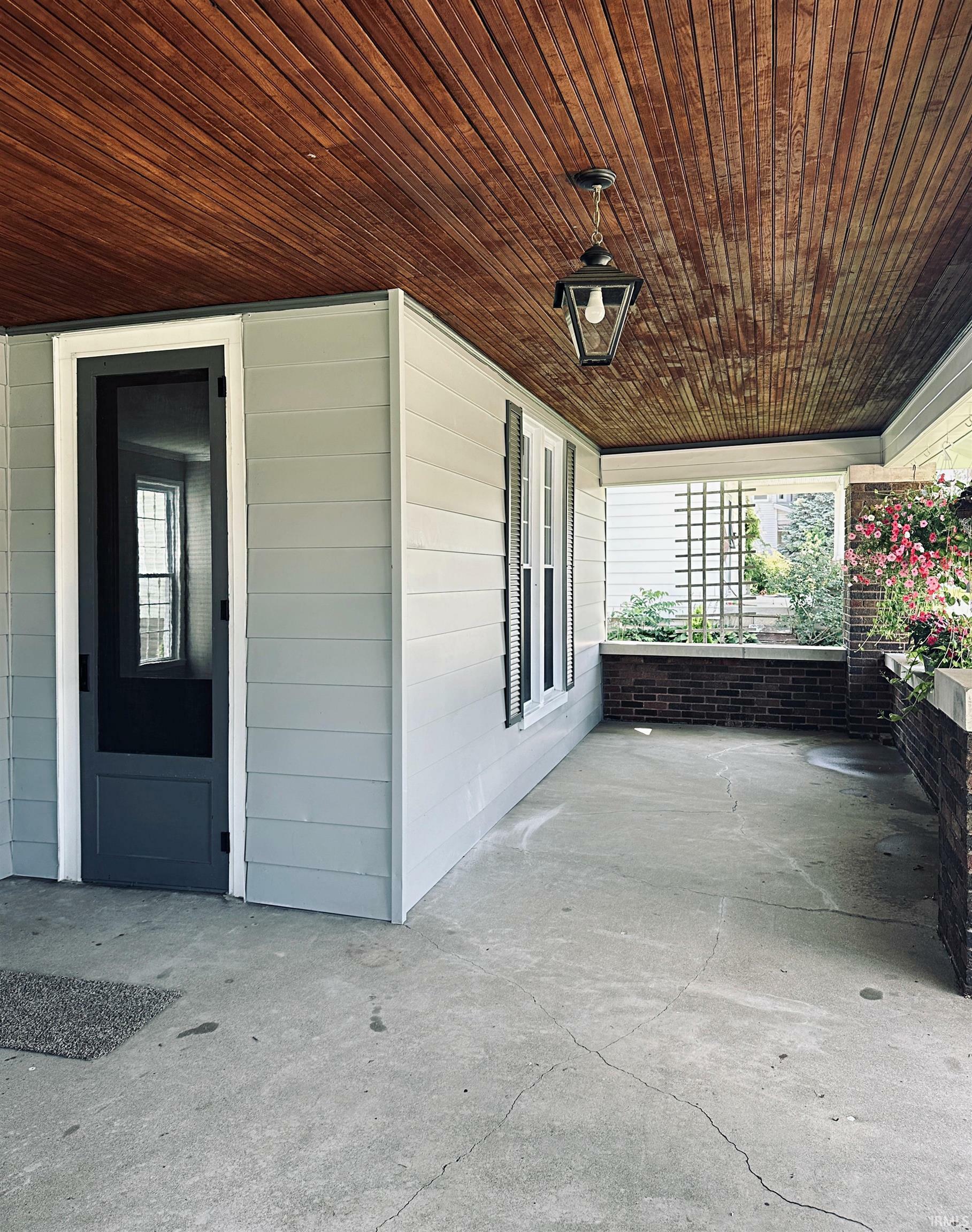 Property Photo: 1005 E Walnut Street IN 47501