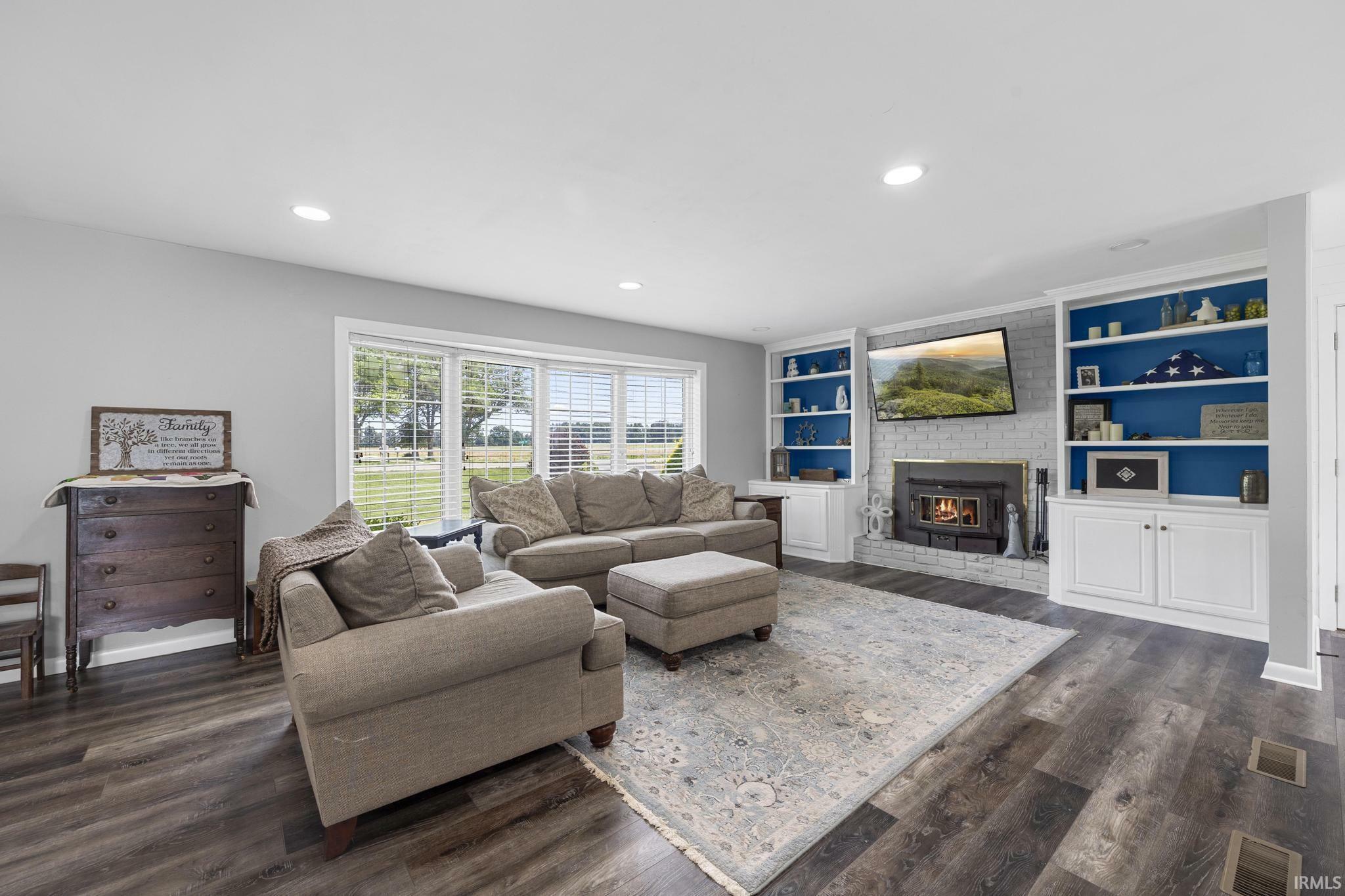 Property Photo: 1827 N State Road 257 IN 47564