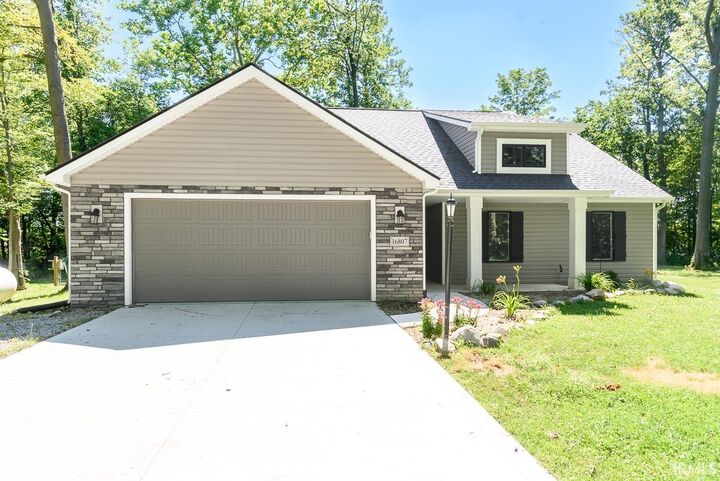 16807 Darling Road  Woodburn IN 46797 photo