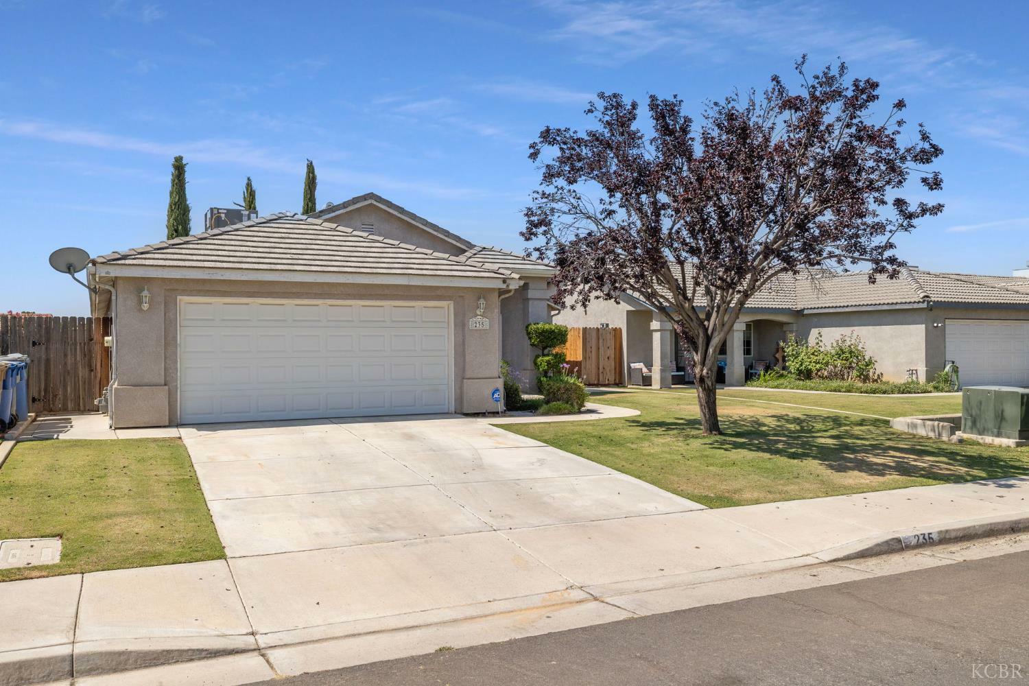 Property Photo: 235 W Pilot Avenue CA 93308
