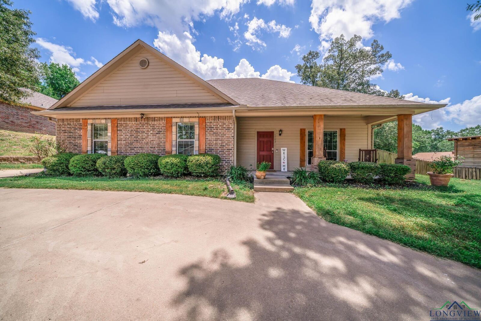 Property Photo: 1703 Azalea St. TX 75644