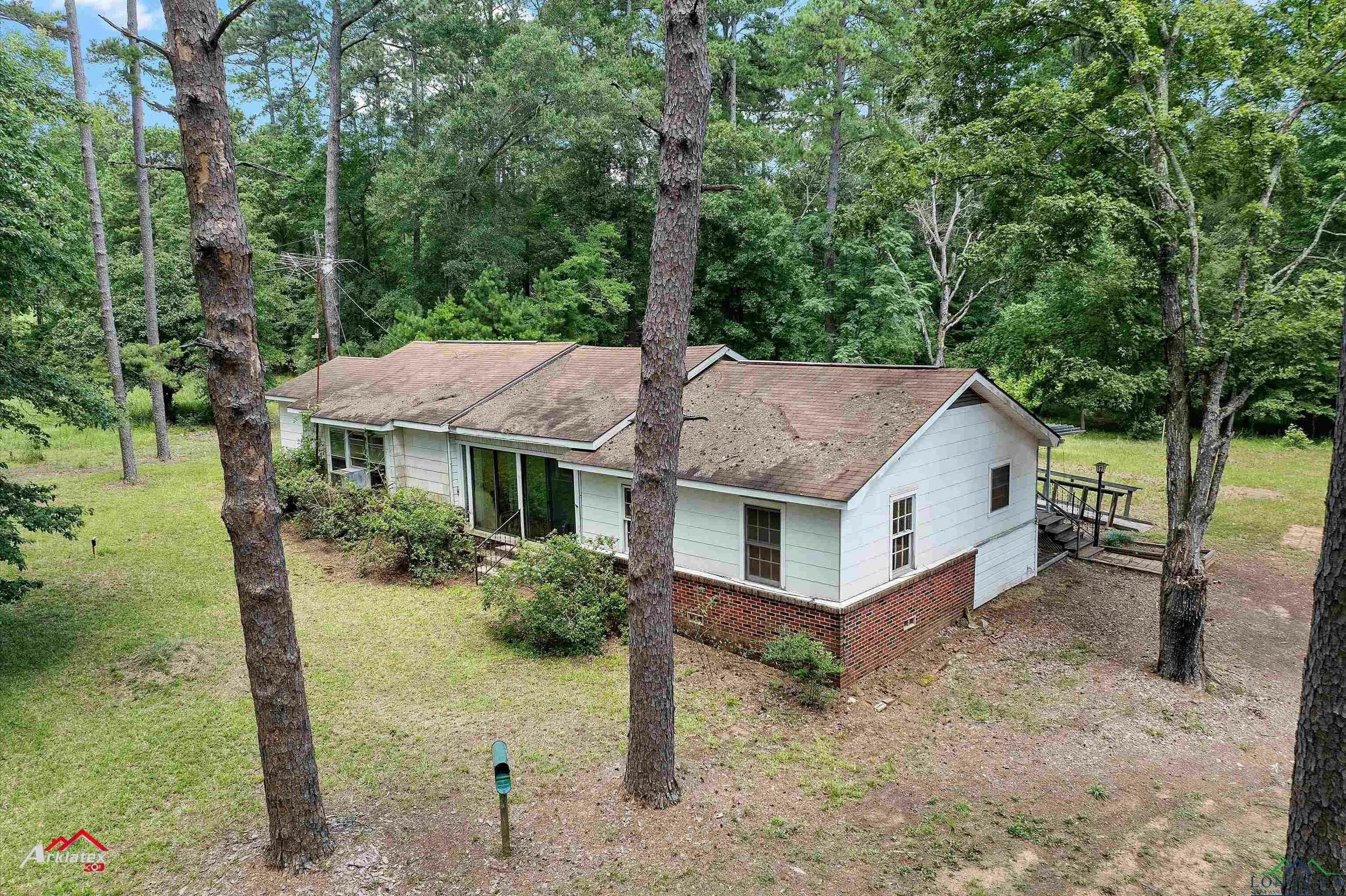 Property Photo:  512 W Country Club Rd.  TX 75650 