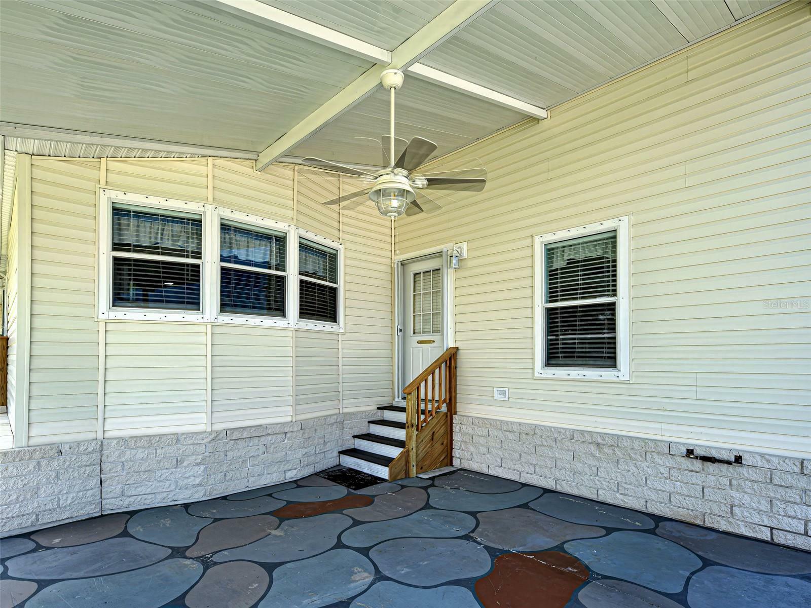 Property Photo: 6562 Hikina Drive FL 34287